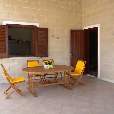 Lea クストナーチ